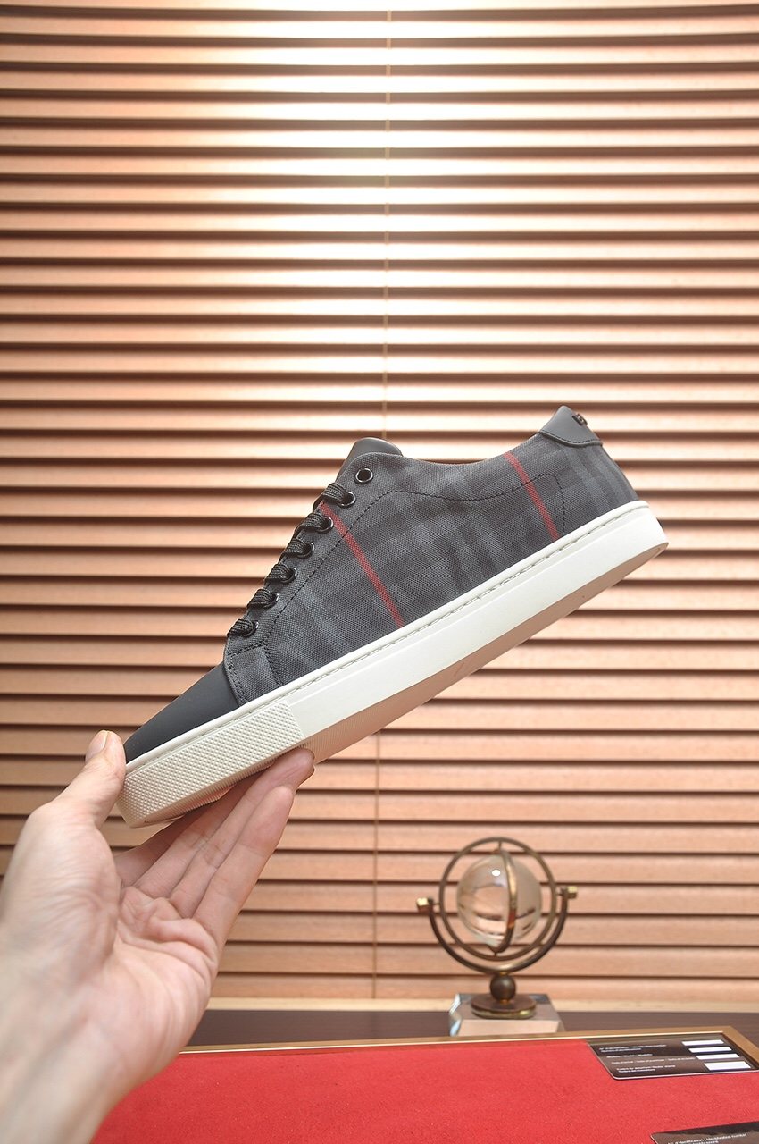 Burberry Charcoal Plaid Low-Top Sneakers — model