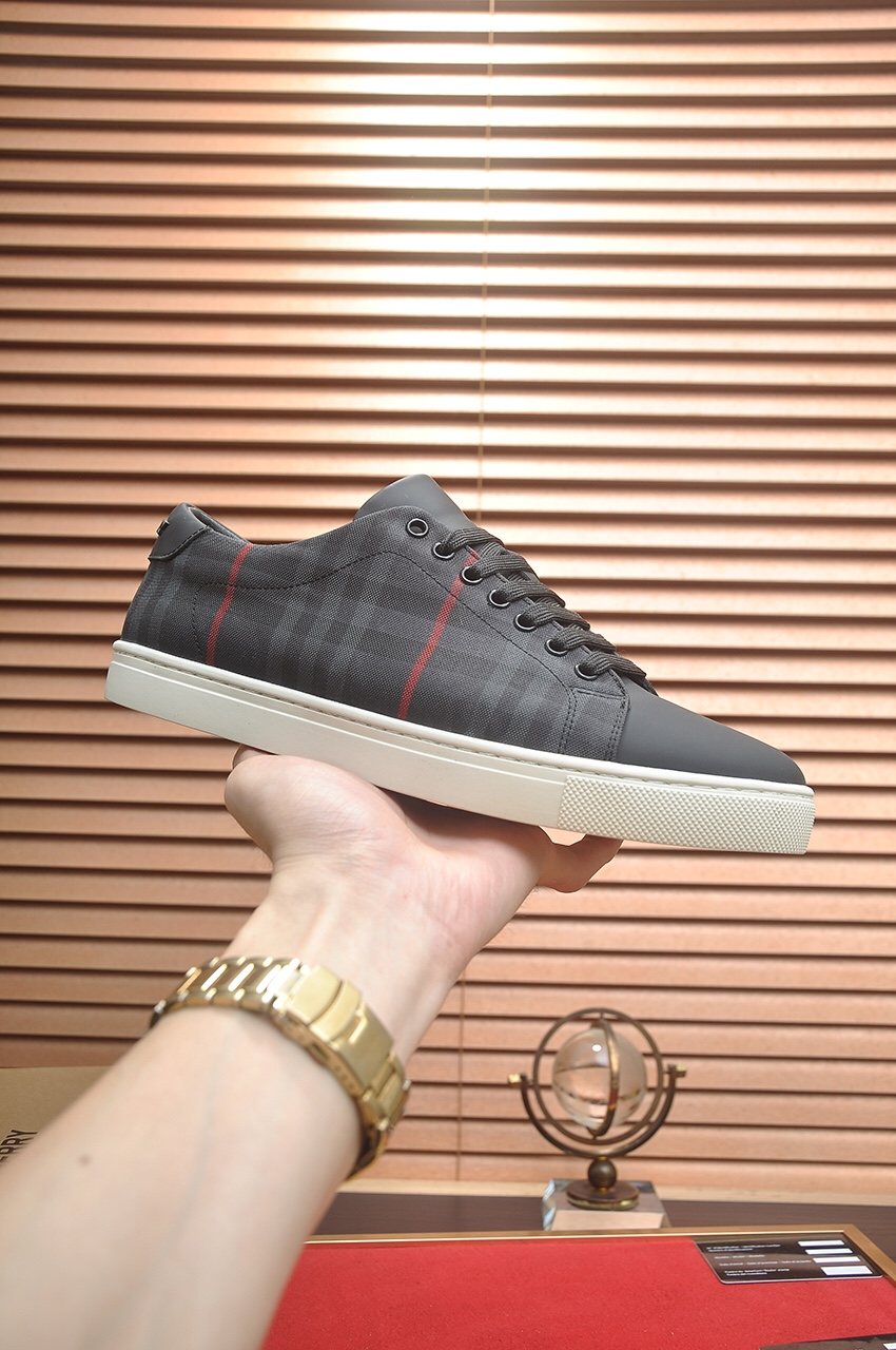 Burberry Charcoal Plaid Low-Top Sneakers — model