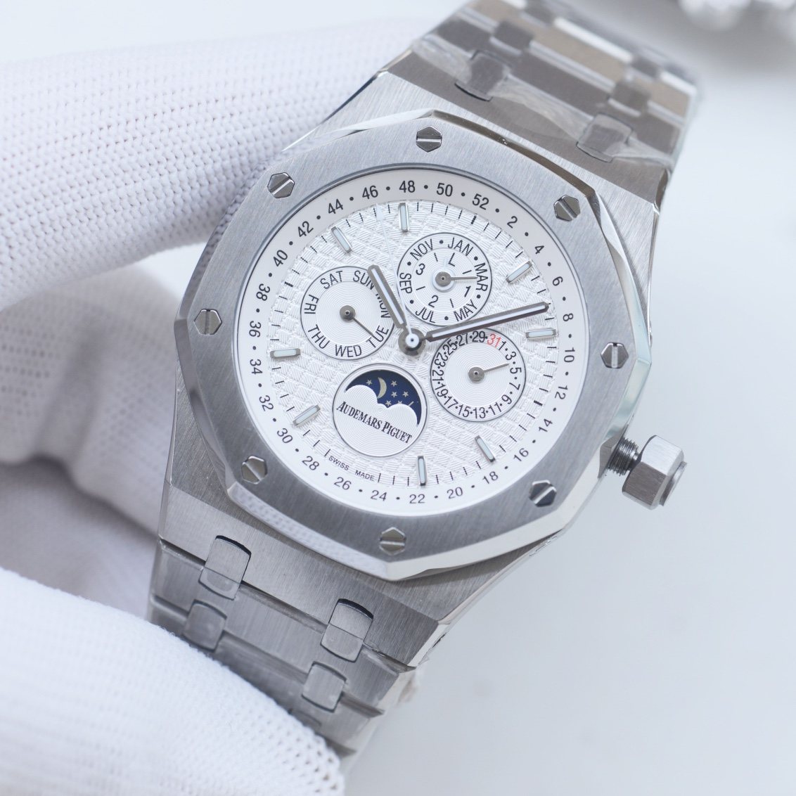 Audemars Piguet Silver White Dial Bracelet Watch — hero