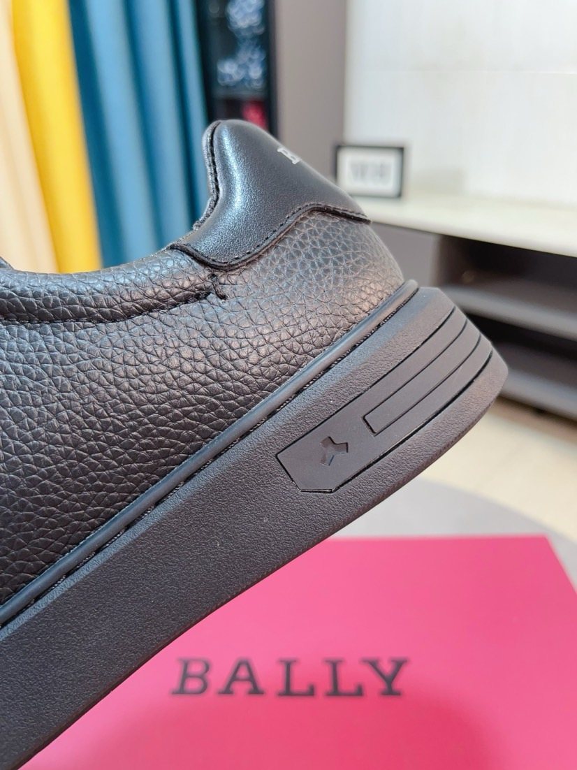 BALLY Dark Gray Pebbled Leather Sneakers — detail