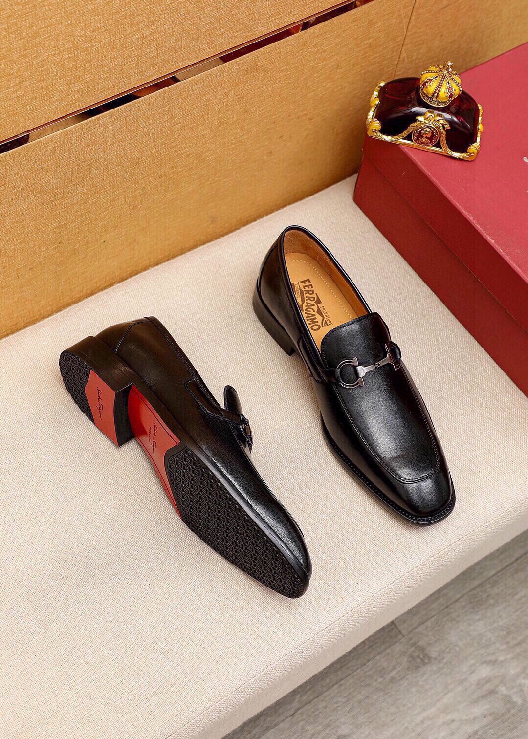 Ferragamo Black Metal-Hardware Loafers — side