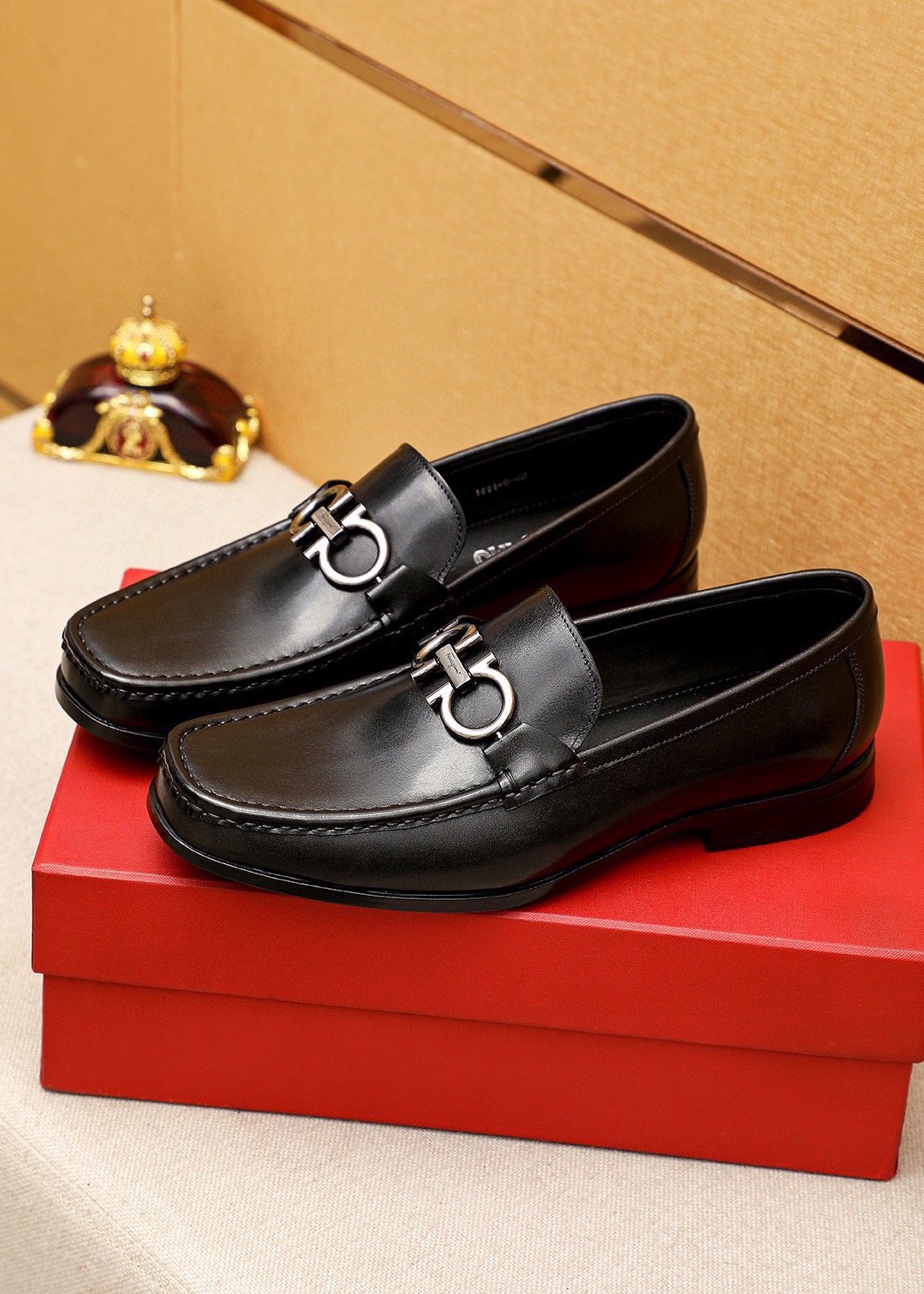 Ferragamo Black Metal-Hardware Loafers — side