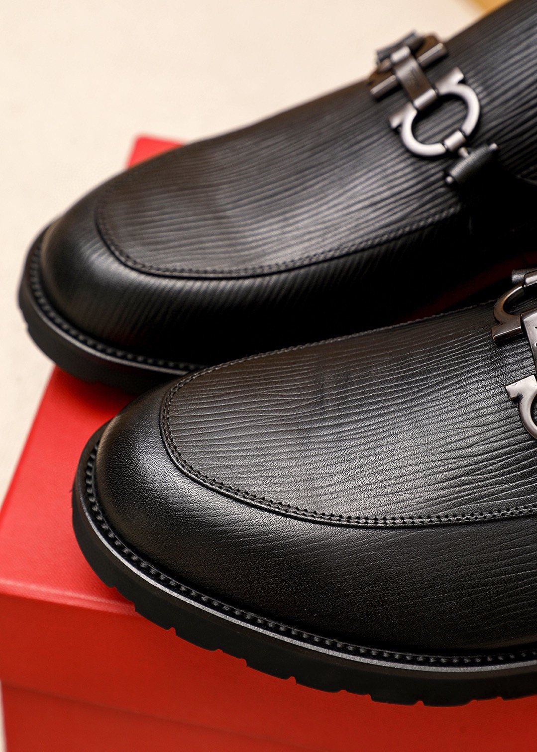 Ferragamo Black Textured Bit Loafers — detail