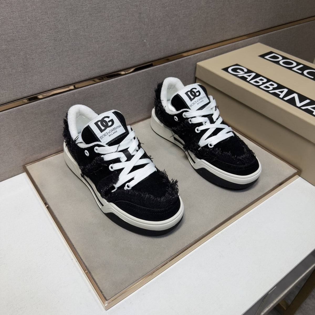 Dolce & Gabbana Black and White Low-Top Sneakers — hero
