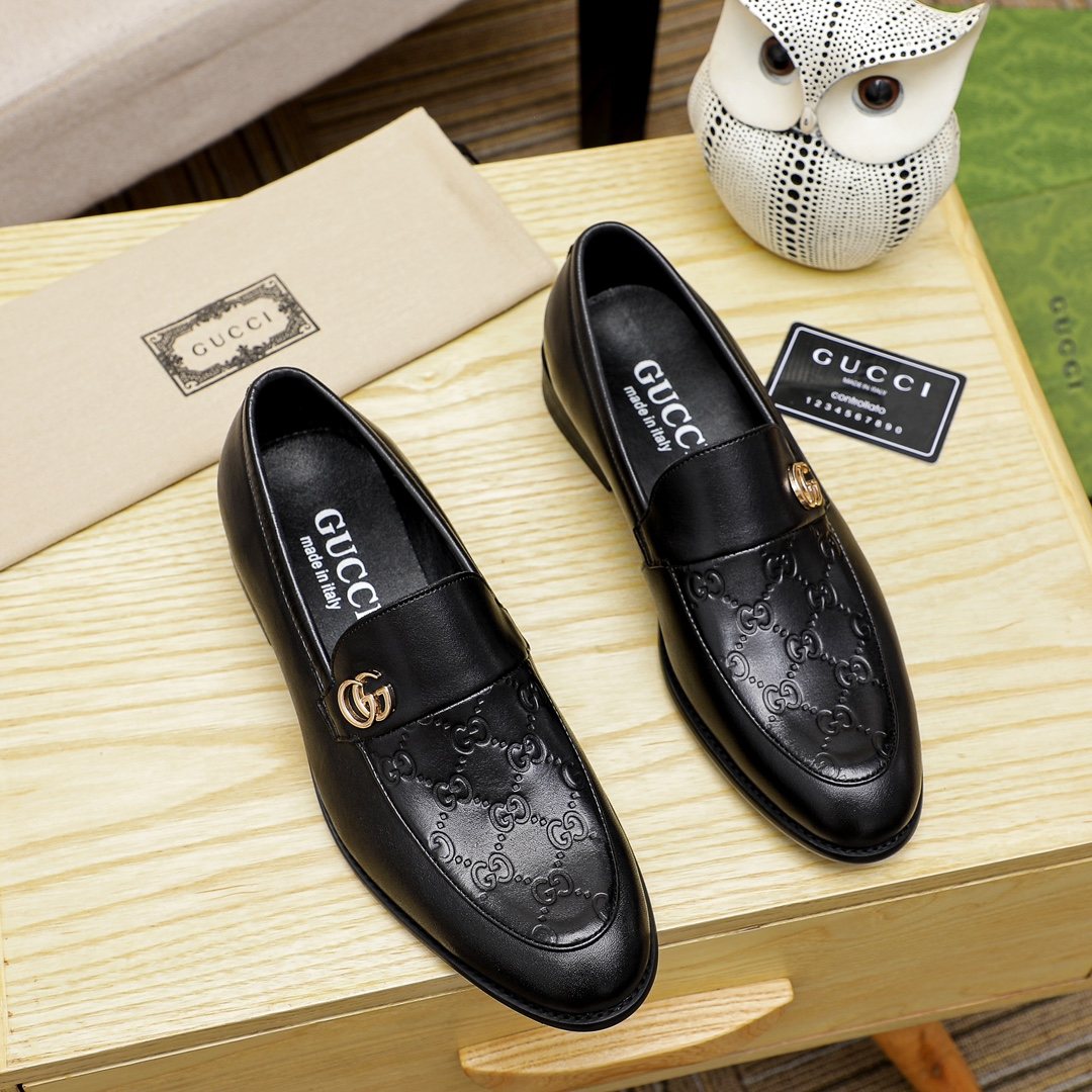 Gucci Black Embossed Hardware Loafers — front