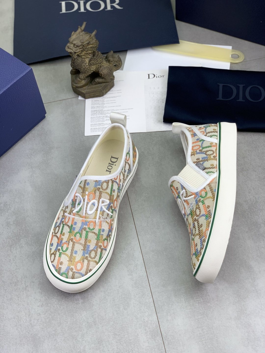 微商相册测试鞋子-Dior Multicolor Canvas Slip-On Shoes — front