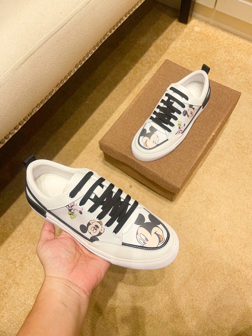 White Graphic Low-Top Sneakers — model