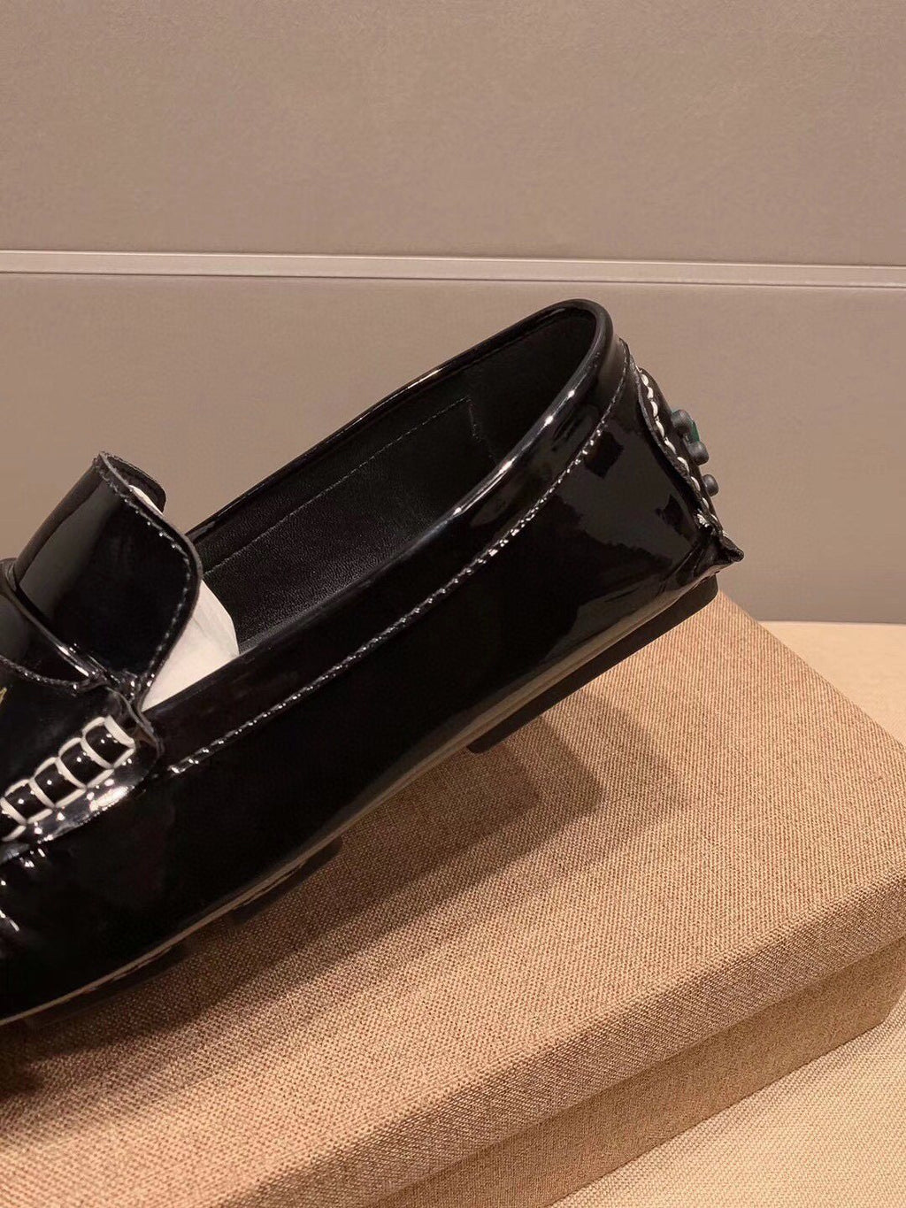 Dolce & Gabbana Black Glossy Loafers — detail