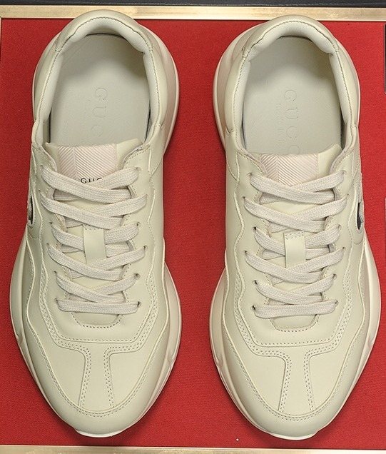 Gucci Cream White Navy Logo Low-Top Sneakers — hero