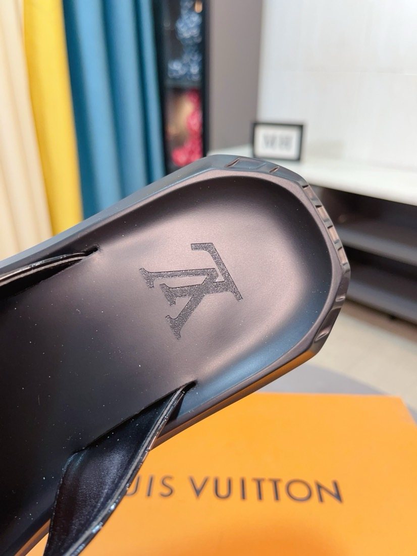 Louis Vuitton Crocodile-Embossed Thong Sandals — detail