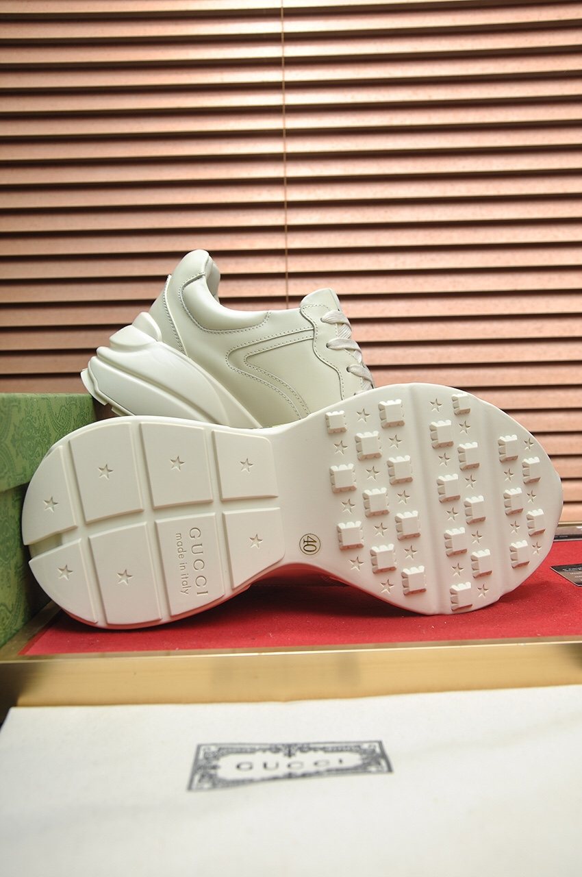 Gucci Dinosaur Graphic Sneakers — detail