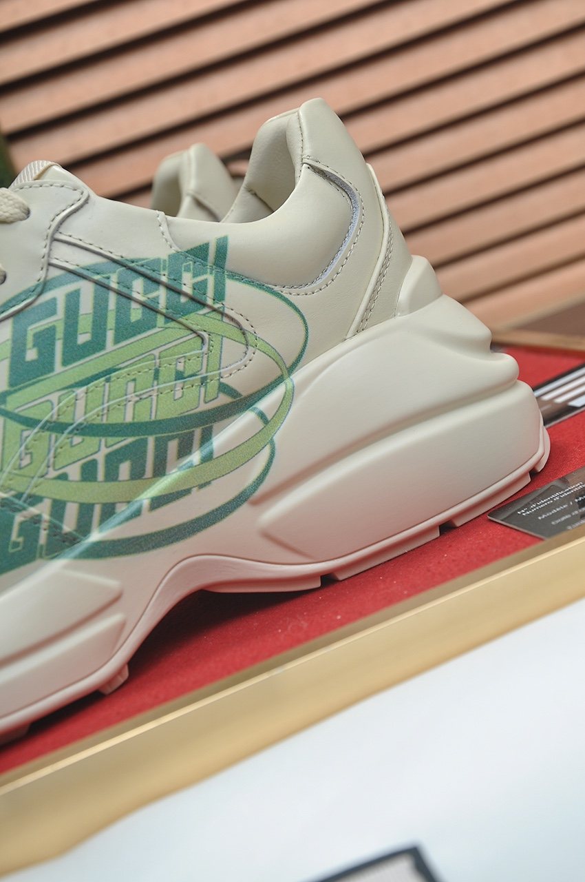 Gucci Off-White Green Graphic Low-Top Sneakers — detail