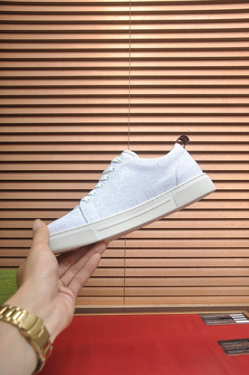 Gucci Stripe Low-Top Sneakers — front