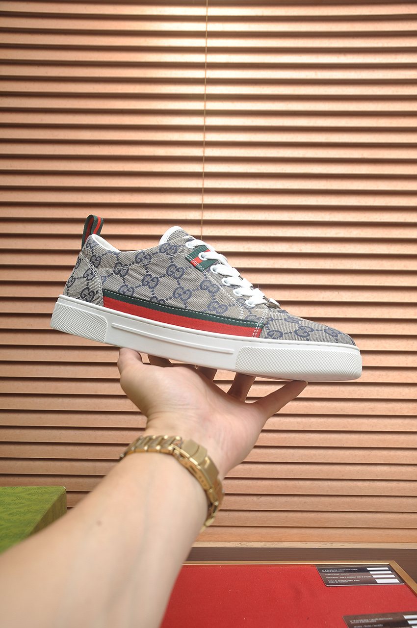 Gucci Stripe Low-Top Sneakers — front