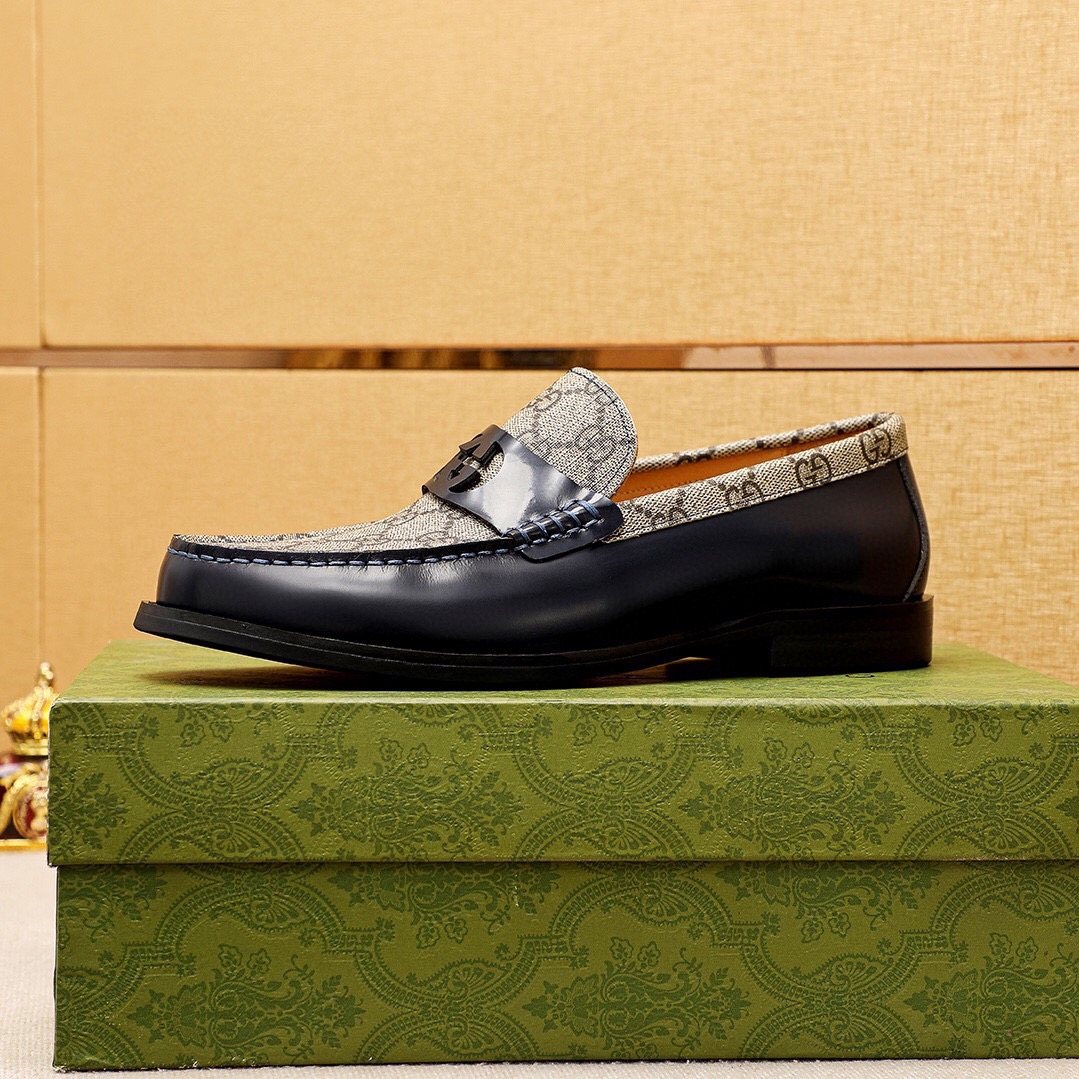 微商相册测试鞋子-Gucci Black Patent Monogram Loafers — side