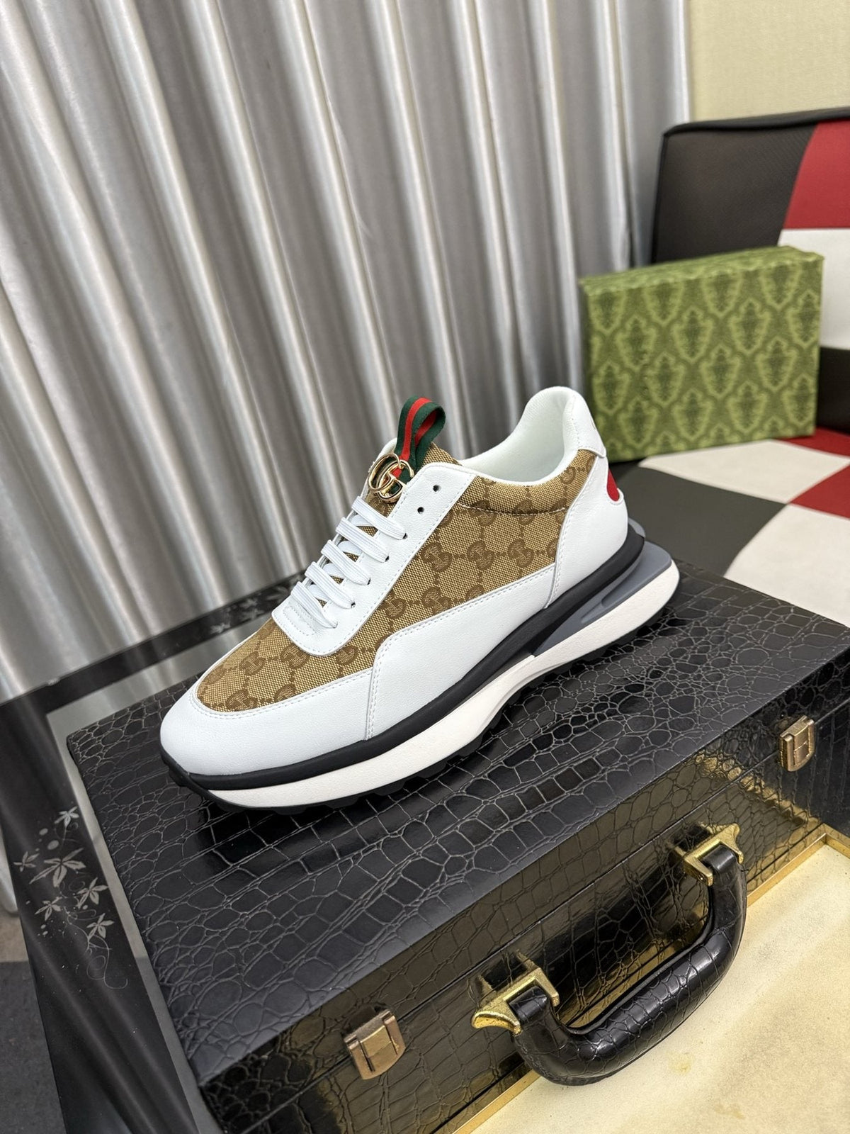 Gucci Patterned Panel Low-Top Sneakers — front