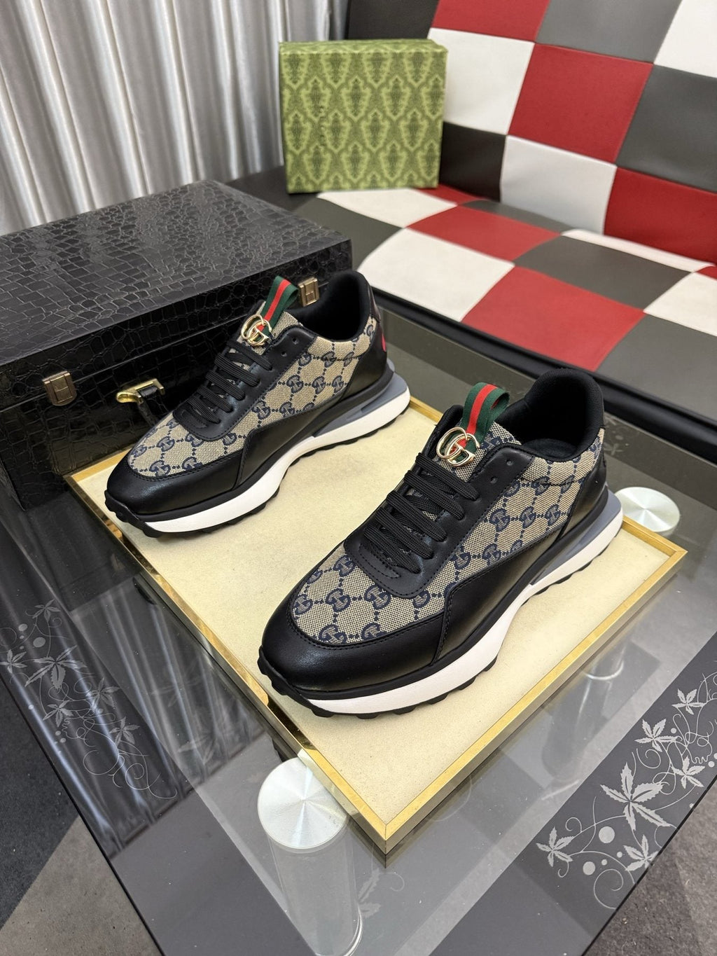 Gucci Patterned Panel Low-Top Sneakers — front