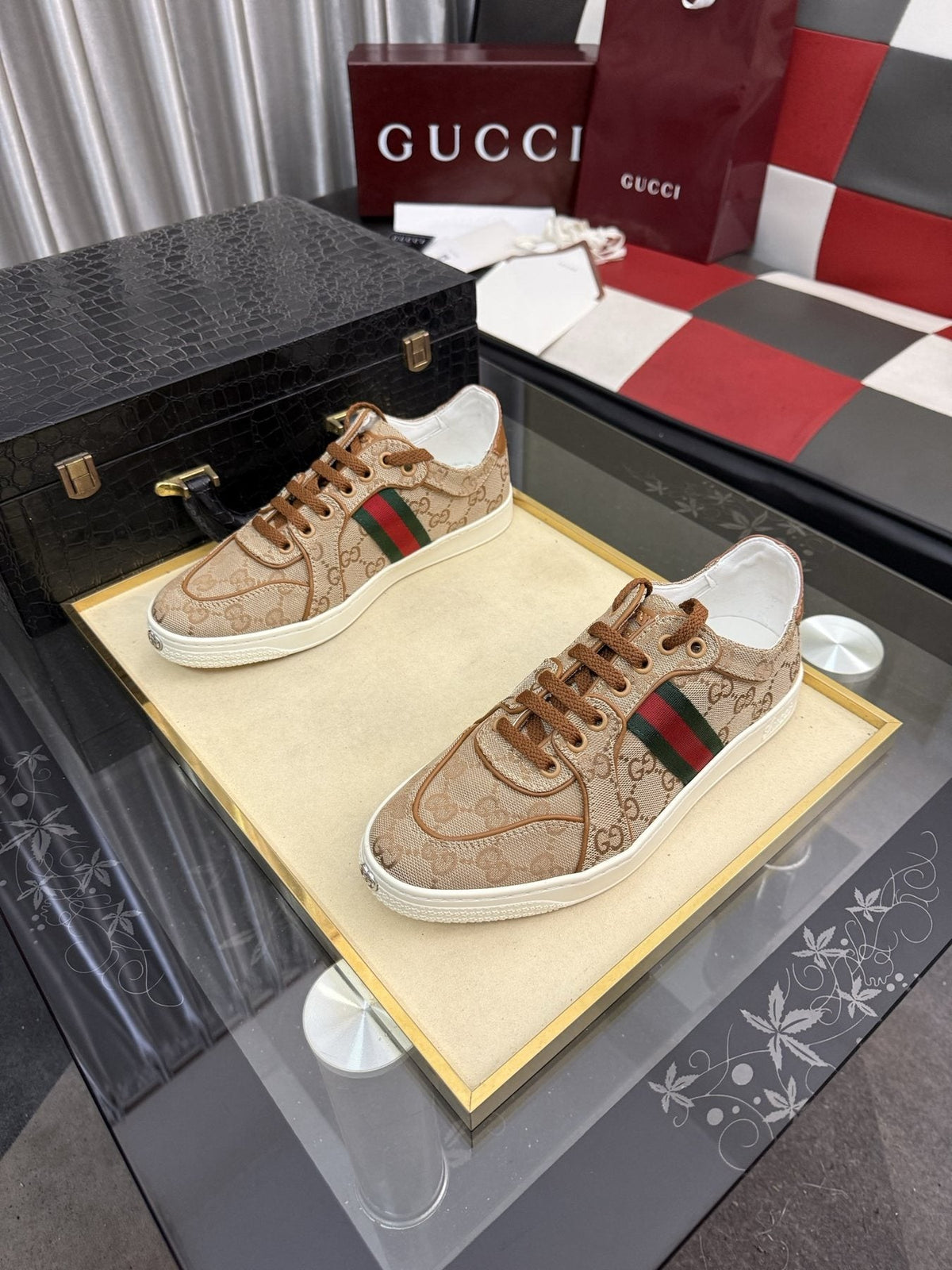 GUCCI Stripe Low-Top Sneakers — front