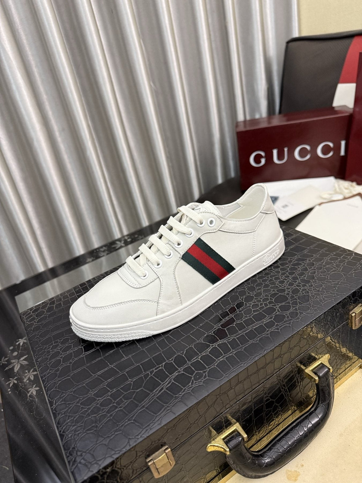 GUCCI Stripe Low-Top Sneakers — front