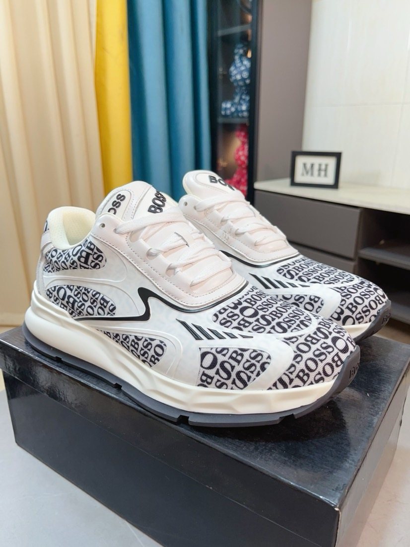 HUGO BOSS Logo-Pattern Low-Top Sneakers — model
