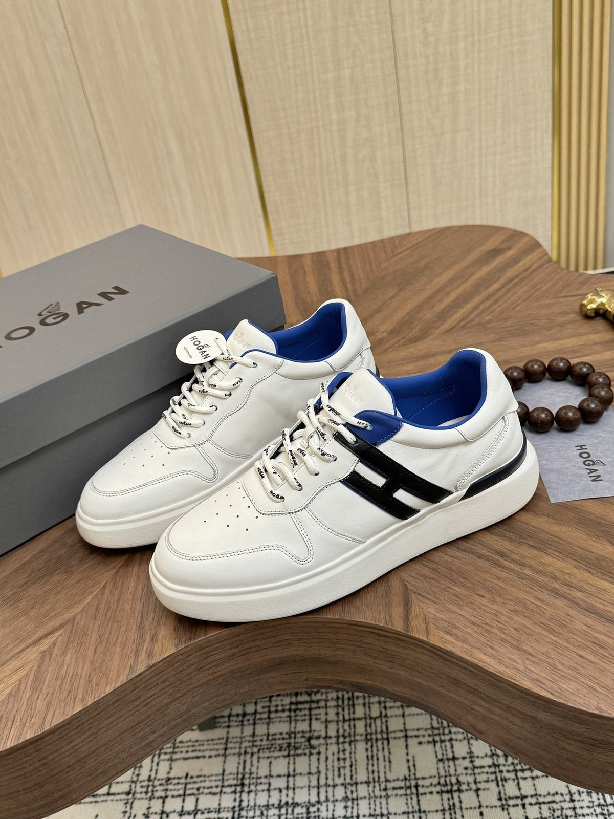 Hogan H580 Color-Block Low-Top Sneakers — front