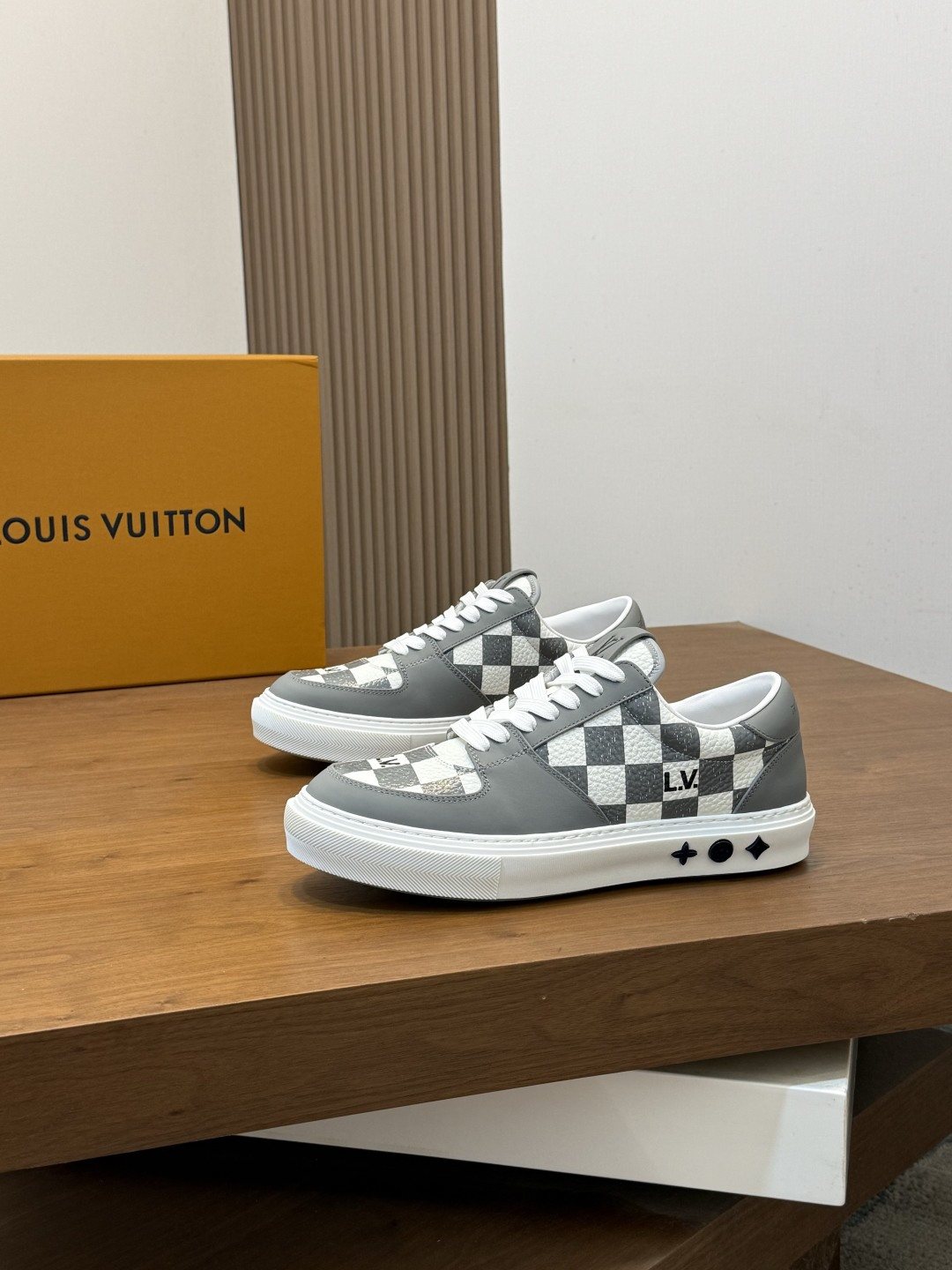 Louis Vuitton Checkerboard Low-Top Sneakers — front