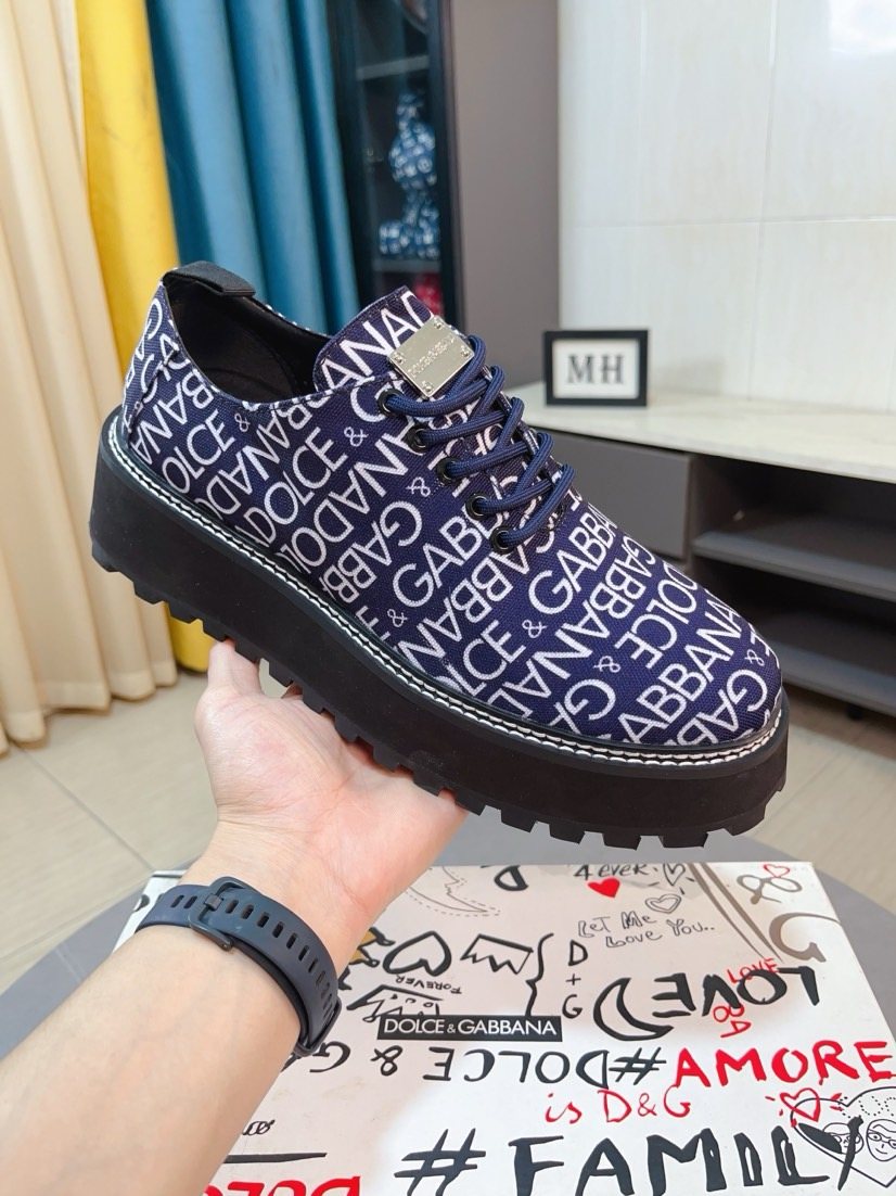 微商相册测试鞋子-Dolce & Gabbana Text-Print Lug Sole Shoes — model