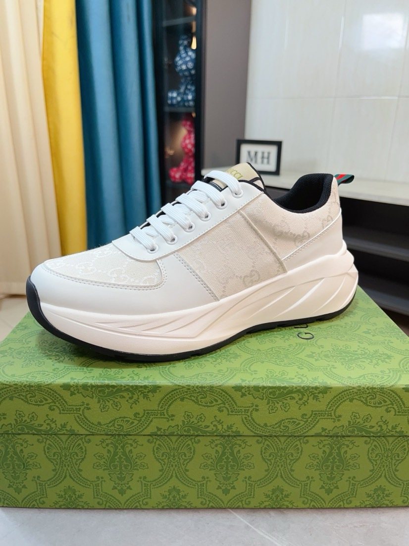Gucci Patterned Lace-Up Low-Top Sneakers — model