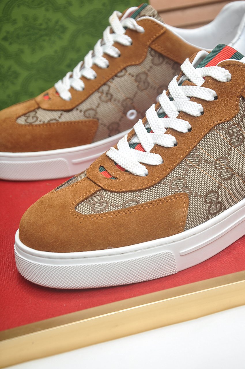 Gucci Black Patterned Low-Top Sneakers — detail