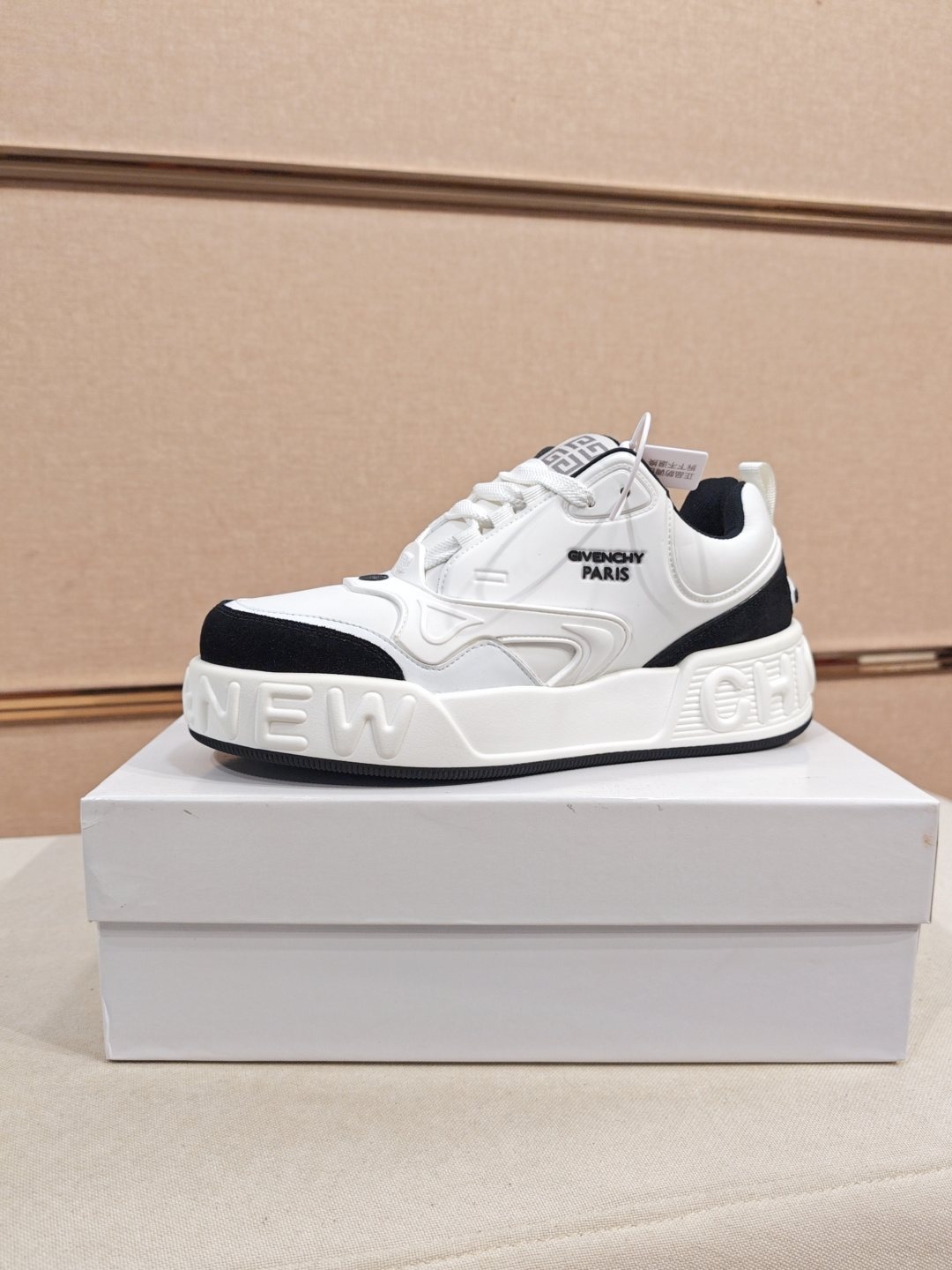 Givenchy Logo Low-Top Sneakers — front