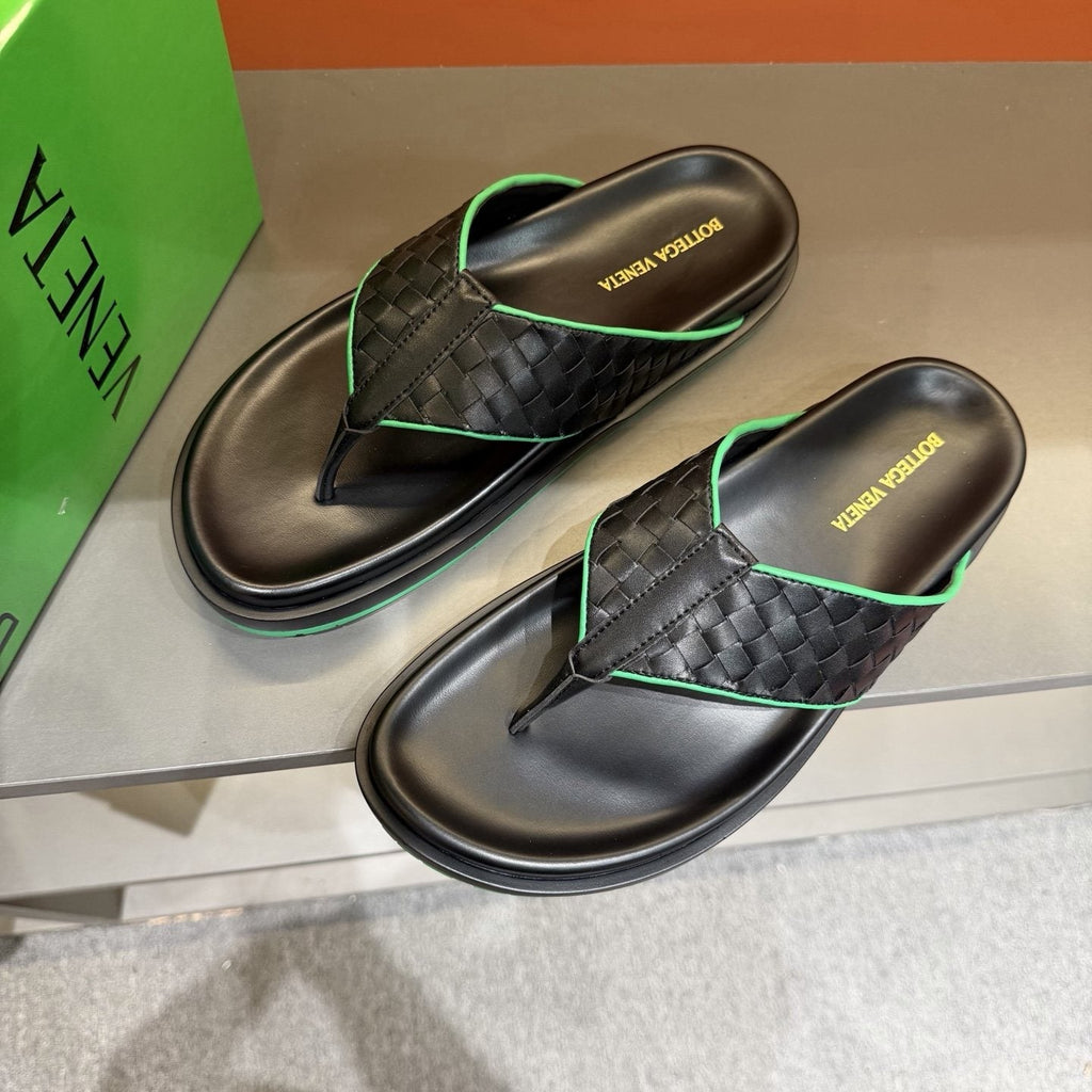 Bottega Veneta Black & Green Thong Sandals — front