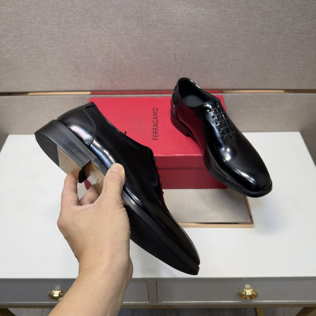 Ferragamo Men's Lace-Up Oxford Shoes — model