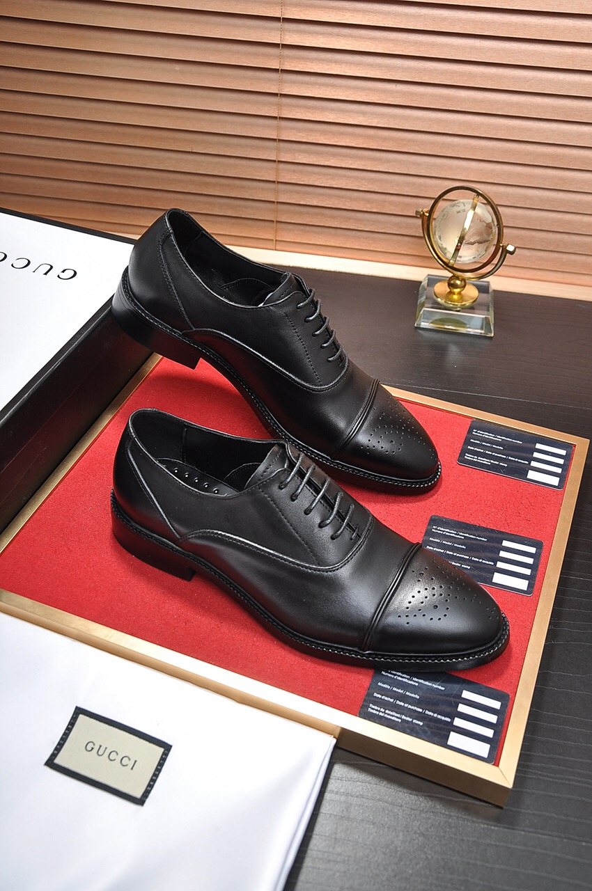 Gucci Closed-Lace Dress Shoes — front