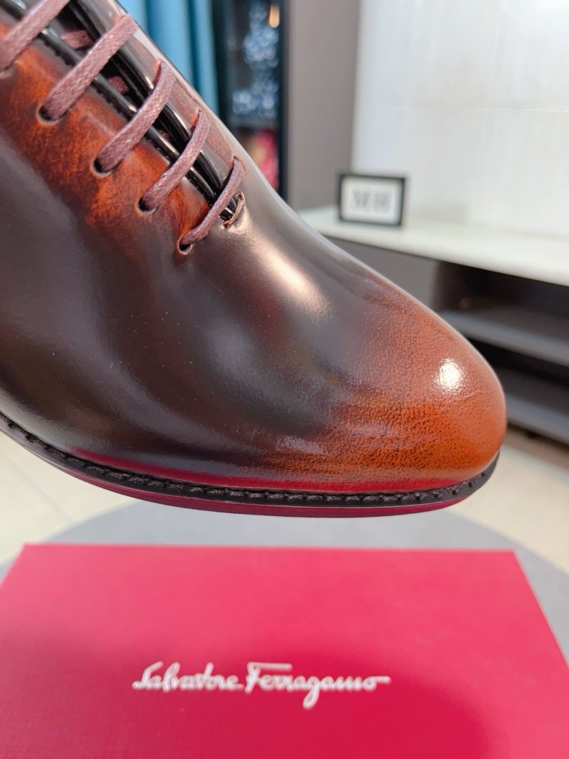Ferragamo Plain-Toe Leather Lace-Up Dress Shoes — detail