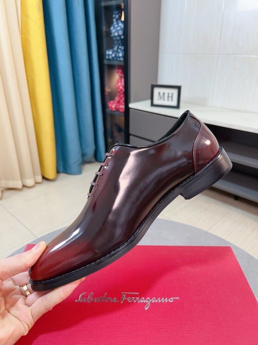 Ferragamo Plain-Toe Leather Lace-Up Dress Shoes — detail