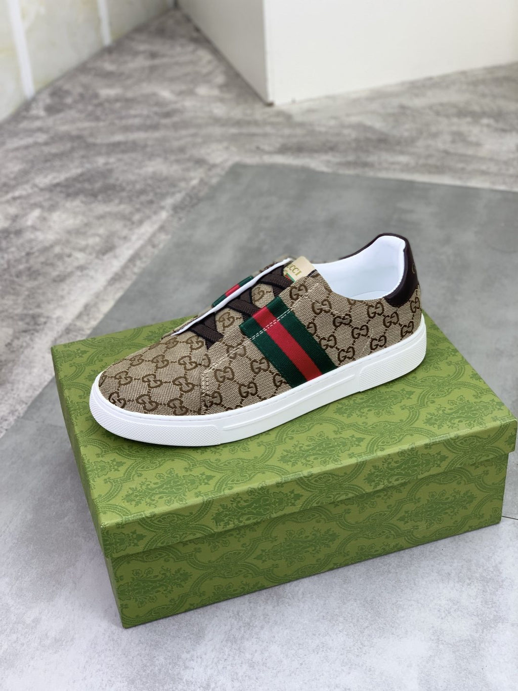 微商相册测试鞋子-Gucci Monogram Stripe Slip-On Sneakers — side