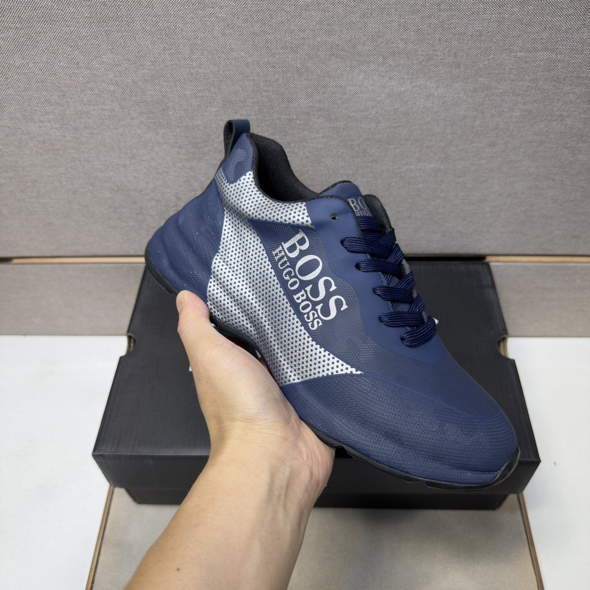 Hugo Boss Mesh-Panel Sneakers — model