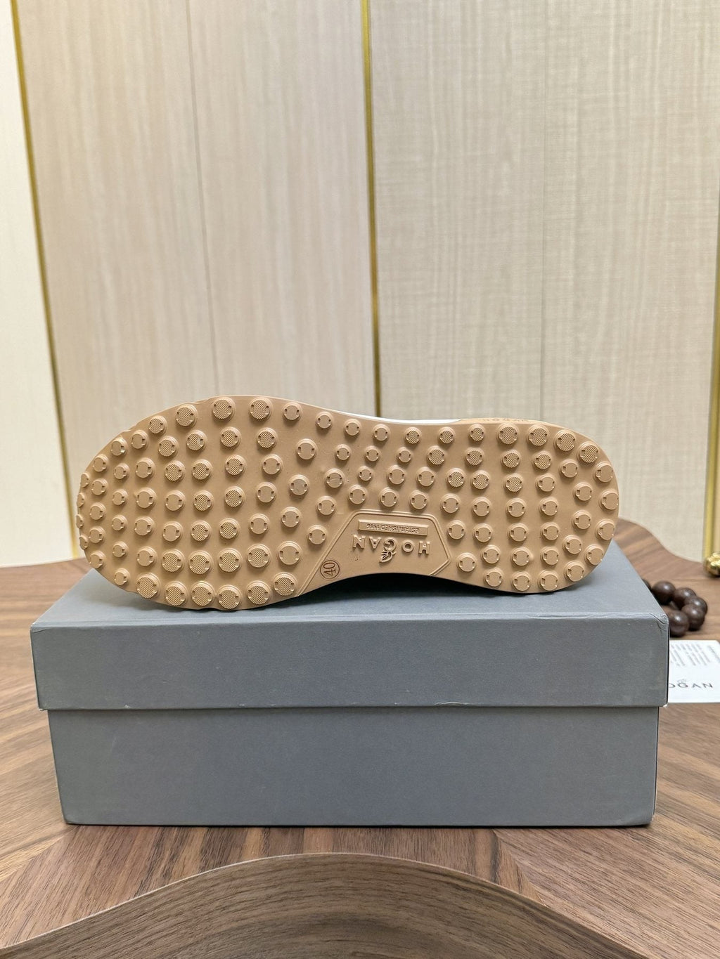 Hogan Black Low-Top Sneakers — detail